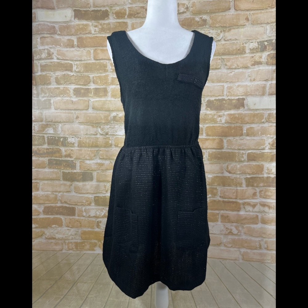 🆕Mine Black Sleeveless dress with Pockets. Gold highlights